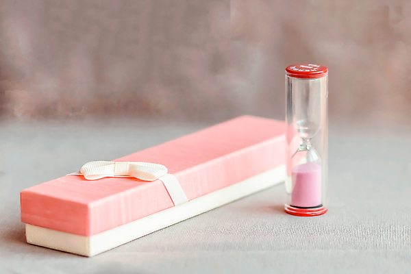 포토 JPG 해외이미지 디자인 분홍색 유리 휴가 선물 사람없음 선물상자 세트 상자 뷰티 유행 화장품 화려 고급 우아함 상품 소프트포커스 보케 돌봄 파스텔톤 카피스페이스 해외포토 컬러 컨셉 모션 재질 촬영기법 공백 파일형식 이미지허브