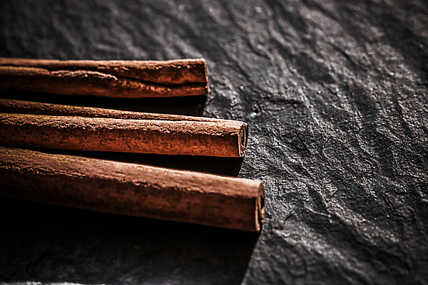 포토 JPG 해외이미지 그림자 근접촬영 사람없음 어둠 돌_바위 향신료 시나몬스틱 해외포토 뷰포인트 시나몬 향미료 파일형식 이미지허브