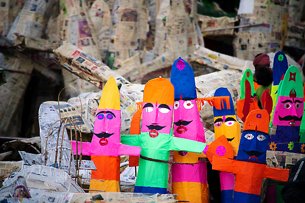 포토 JPG 해외이미지 모델 종교 종이 어린이 불꽃 거리 기념 프레임 불꽃놀이 갈대 사람없음 컬러풀 크래커 축제 페인트 장비 신문 가난 악마 대나무 신성 신화 길가 힌두교 해외포토 나무 식물 컬러 컨셉 놀이 불 사람 간행물 쿠키 뉴스 파일형식 이미지허브