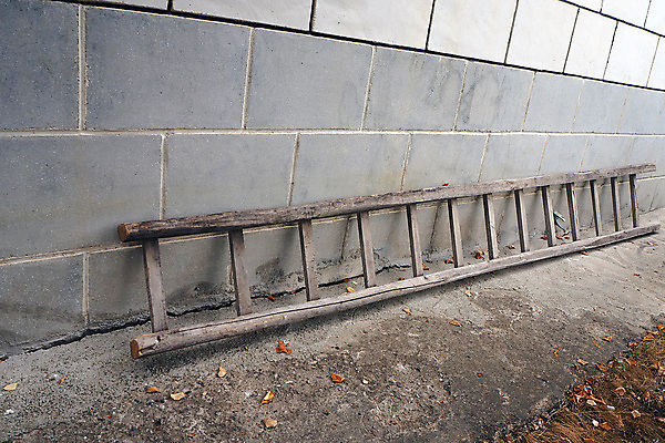 포토 JPG 해외이미지 디자인 백그라운드 건축양식 사다리 난간 주택 사람없음 야외 내부 건물 목재 계단 흰색 오르기 단계 방법 옛날 철책 해외포토 나무 건축물 건축 컬러 재료 모션 도구 파일형식 이미지허브