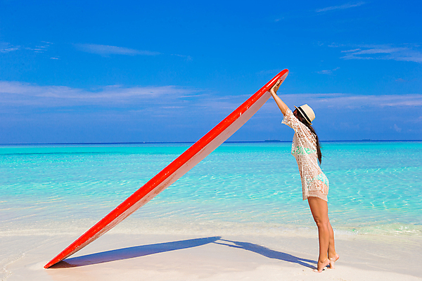 포토 JPG 해외이미지 모자 라이프스타일 여자 수영복 포즈 한명 서기 미소 들기 성인 야외 옆모습 여름 비키니 선글라스 섹시 맑음 서핑보드 서핑 서퍼 손뻗기 까치발 성인여자한명만 해외포토 1 잡화 옷 계절 안경 뷰포인트 컨셉 모션 발 날씨 운동선수 표정 사람 생활 수상스포츠 보드_스포츠 여자한명만 성인여자만 파일형식 이미지허브