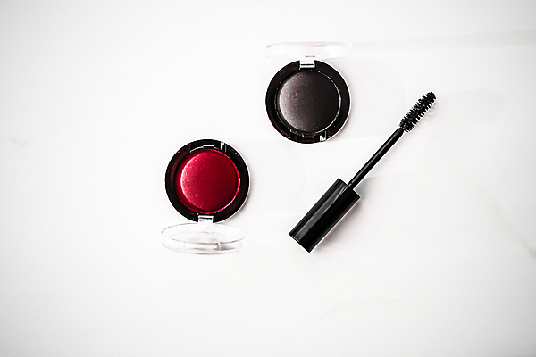 포토 JPG 해외이미지 사람없음 빨간색 검은색 원형 흰배경 마스카라 대리석 아이섀도 마블링 카피스페이스 해외포토 도형 컬러 백그라운드 재료 화장품 공백 흰색 파일형식 이미지허브