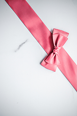 포토 JPG 해외이미지 리본 실내 선물 사람없음 오브젝트 흰배경 대리석 해외포토 백그라운드 재료 내부 흰색 파일형식 이미지허브