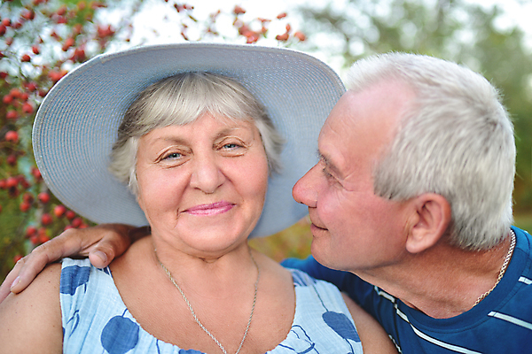 포토 JPG 해외이미지 나무 백인 커플 공원 여자 할아버지 노년 남자 행복 할머니 가족 관계 자연 남편 함께함 건강 사랑 사람 성인 야외 두명 마을 봄 숲 옛날 해외포토 서양인 식물 계절 공공시설 감정 컨셉 생태계 파일형식 이미지허브