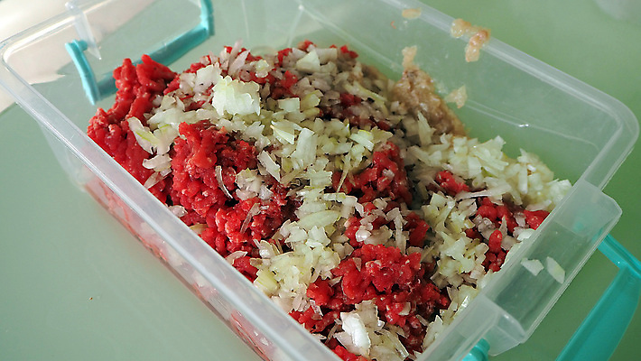 포토 JPG 해외이미지 음식 백그라운드 재료 탁자 양파 건강 육류 돼지고기 요리 사람없음 빨간색 주방 소고기 신선 정상 자르기 향신료 날것 소금 후추 다진 땅바닥 생식 해외포토 컬러 가구 채소 식재료 모션 바닥 향미료 파일형식 이미지허브