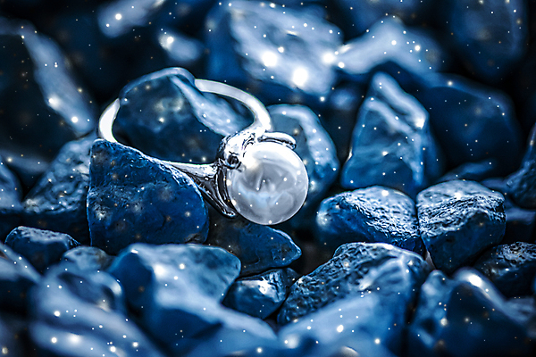 포토 JPG 해외이미지 장신구 실내 사람없음 뷰티 조약돌 반지 화려 우아함 보석 파란배경 진주 해외포토 백그라운드 컨셉 내부 파란색 돌_바위 광석 파일형식 이미지허브