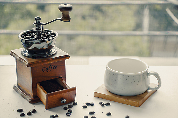 포토 JPG 해외이미지 전통 커피 음료 음식 백그라운드 콩 건조 실내 손잡이 씨앗 사람없음 목재 갈색 금속 주방 어둠 기계 카페 장비 수확 시골 굽기 가득함 오브젝트 향기 아로마 그라인더 갈기 에스프레소 고립 블랙커피 옛날 카페인 해외포토 나무 식물 컬러 농업 재료 재질 곡류 내부 상점 구이 냄새 커피용품 파일형식 이미지허브