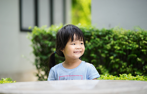 포토 JPG 해외이미지 라이프스타일 공원 여자 행복 어린이 장난 자연 놀이 한명 사람 앉기 야외 초록색 기쁨 아기 달콤 작음 걸음마 땅바닥 해외포토 1 공공시설 감정 컬러 모션 바닥 생활 맛 크기 생태계 파일형식 이미지허브