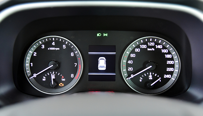 포토 JPG 해외이미지 도로 스포츠 교통시설 자동차 사람없음 빨간색 빛 달리기 숫자 디지털 검은색 힘 경쟁 운전 기구 바 휘발유 계산대 측정 사인 속도 연료 다이얼 엔진 계량기 모터 계기판 속도계 자동 제어 충고 해외포토 문자 길 육상교통 컬러 교통 컨셉 모션 석유 시설 파일형식 이미지허브