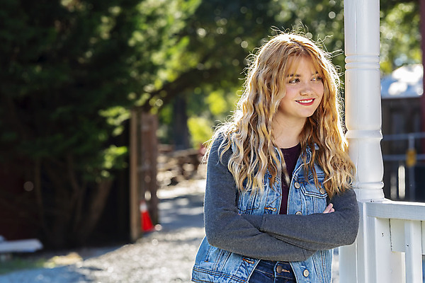 포토 JPG 해외이미지 식물 백인 학생 라이프스타일 공원 여자 행복 감정 데이트 관계 자연 휴가 휴식 건강 한명 야외 10대 금발 뷰티 유행 귀여움 환경 시골 우아함 싱글 내추럴 해외포토 서양인 1 헤어스타일 공공시설 컨셉 청소년 사람 생활 생태계 파일형식 이미지허브