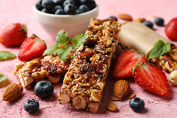 포토 JPG 해외이미지 실내 사람없음 아웃포커스 민트 블루베리 아몬드 에너지바 분홍색배경 그래놀라 해외포토 음식 분홍색 백그라운드 과일 촬영기법 내부 견과류 허브 파일형식 이미지허브