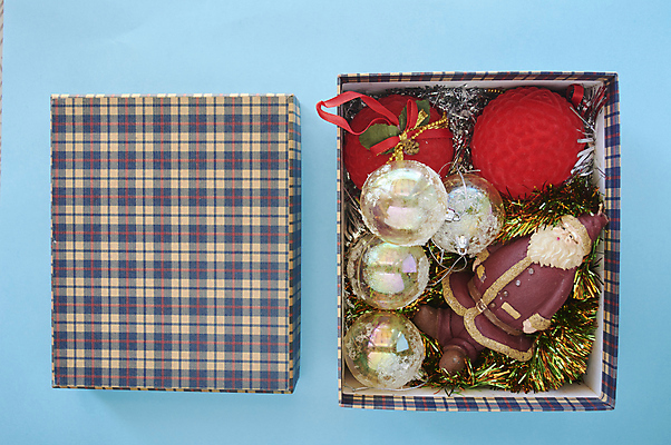 포토 JPG 해외이미지 계절 리본 크리스마스 포장 휴가 새해 기념 이벤트 사람없음 장식 가로 파란색 빛 반짝임 상자 컬러풀 산타클로스 파티 축제 피규어 뚜껑 축하 황금 컨테이너 굽기 구슬 오브젝트 활 복고 부엉이 순록 크리스마스이브 해외포토 기념일 산업 컬러 컨셉 모션 조류 미니어처 구이 파일형식 이미지허브