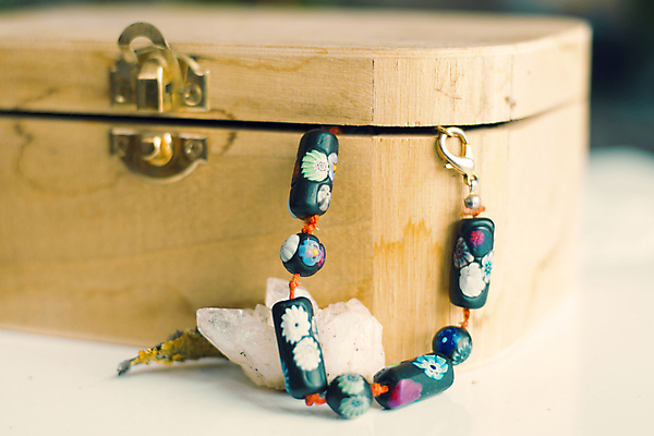 포토 JPG 해외이미지 템플릿 전통 라이프스타일 백그라운드 비즈니스 포장 장신구 팔찌 자연 선물 사람없음 야외 목재 장식 파란색 빛 상자 유행 공백 수확 오픈 컨테이너 손톱 인도인 묘사 정사각형 팩 패키지 내추럴 고립 궤 떠남 장식함 목업 스타일 해외포토 도형 외국인 나무 손 산업 컬러 농업 재료 모션 동양인 생활 화장품 생태계 파일형식 이미지허브