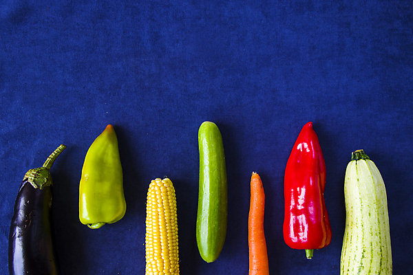 포토 JPG 해외이미지 음식 잎 농업 다이어트 토마토 채소 과일 재료 오이 파프리카 건강 옥수수 사람없음 초록색 하이앵글 컬러풀 세일 우주 당근 신선 시장 달콤 혼합 유기농 양배추 파란배경 날것 반죽 후추 성분 건강식 내추럴 고립 숙성 주키니 채식주의자 비건 해외포토 식물 웰빙 산업 뷰포인트 컬러 백그라운드 곡류 뿌리채소 파란색 맛 향신료 채식 파일형식 이미지허브