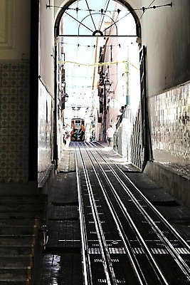 포토 JPG 해외이미지 전통 유럽 여행 건축양식 교통시설 자동차 거리 사람없음 건물 컬러풀 노란색 여행객 수확 골동품 도시 센터 역사 도심 연결 엘리베이터 포르투갈 언덕 전차 리프트 일반 오르막 리스본 선로 전국 통근 해외포토 건축물 건축 나라 육상교통 컬러 교통 농업 대중교통 사람 시설 출근 파일형식 이미지허브