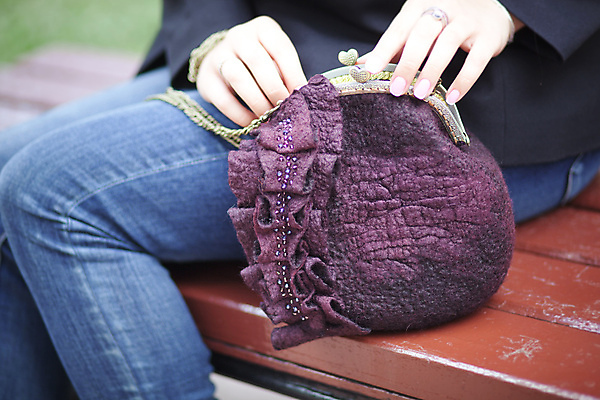 포토 JPG 해외이미지 모델 전통 손 디자인 응시 드레스 옷 계절 여자 벽 가방 거리 미술 사람없음 야외 컬러풀 뷰티 유행 봄 산책 핸드백 코트 직물 도시 고급 우아함 제조 수집 질감 복고 만들기 팔 내추럴 양모 엘리먼트 펠트 핸드메이드 스타일 해외포토 시선 잡화 컬러 컨셉 모션 문화예술 휴식 사람 신체부위 외투 파일형식 천_직물 이미지허브