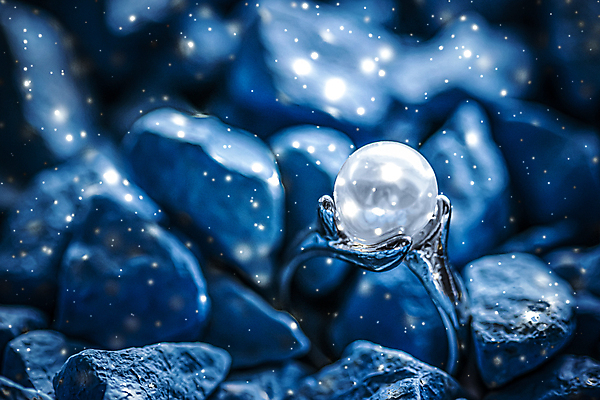 포토 JPG 해외이미지 장신구 실내 사람없음 뷰티 조약돌 반지 화려 우아함 보석 파란배경 진주 해외포토 백그라운드 컨셉 내부 파란색 돌_바위 광석 파일형식 이미지허브