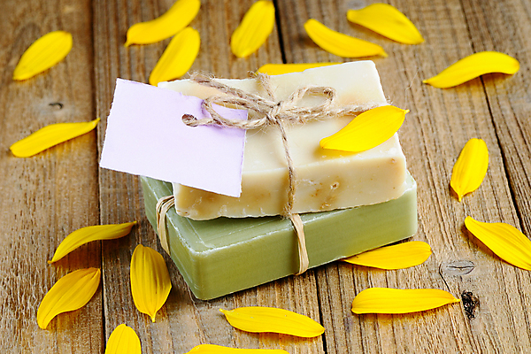 포토 JPG 해외이미지 꽃잎 꽃 2 건강 사람없음 목재 초록색 위생용품 노란색 꼬리표 라벨 스파 화장품 바 널 삼베 순수 유기농 올리브 아로마 비누 노끈 라벤더 내추럴 돌봄 위생관리 핸드메이드 해외포토 나무 식물 웰빙 열매 줄 컬러 생활용품 컨셉 재료 모션 프레임 관리 뷰티 허브 파일형식 천_직물 이미지허브