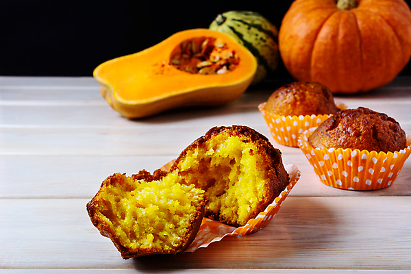 포토 JPG 해외이미지 계절 음식 채소 오렌지 호박 디저트 건강 사람없음 갈색 쿠키 과자 케이크 저녁식사 빵집 수확 껍질 가을 대접 신선 점 황금 달콤 맛 아침식사 낟알 컵케이크 밀 굽기 먹기 포장지 향신료 머핀 박 추수감사절 스쿼시 숙성 채식주의자 타르트 페스츄리 핸드메이드 해외포토 기독교 빵 스포츠 컬러 컨셉 농업 과일 포장 모션 곡류 구기 상점 식사 구이 채식 파이_빵 향미료 파일형식 이미지허브