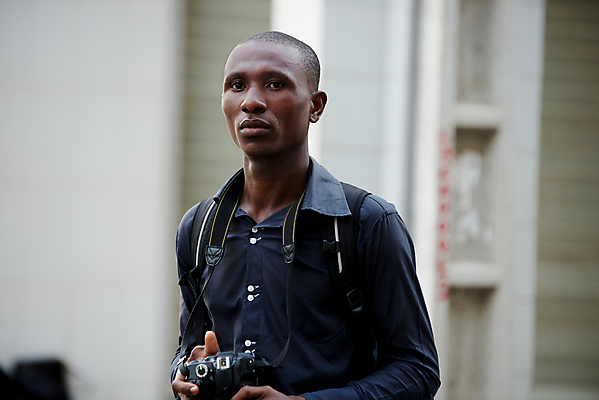 포토 JPG 해외이미지 라이프스타일 여행 배낭 휴가 휴식 거리 한명 취미 야외 카메라 사진촬영 탐험 관찰 체험 저녁 사진사 혼자 스타일 해외포토 1 컨셉 가방 모션 사람 생활 전자제품 촬영 야간 작가 파일형식 이미지허브