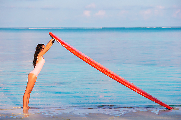 포토 JPG 해외이미지 전신 라이프스타일 여자 수영복 한명 서기 미소 성인 야외 옆모습 여름 비키니 선글라스 젖음 잡기 서핑보드 서핑 서퍼 손뻗기 까치발 성인여자한명만 해외포토 1 옷 계절 안경 뷰포인트 모션 발 운동선수 표정 사람 생활 수상스포츠 보드_스포츠 여자한명만 성인여자만 파일형식 이미지허브
