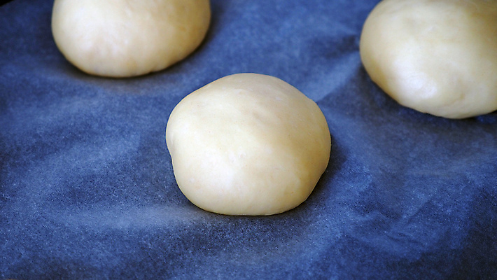 포토 JPG 해외이미지 음식 빵 재료 탁자 파스타 요리 사람없음 목재 주방 요리사 빵집 흰색 신선 굽기 준비 날것 반죽 만들기 밀가루 밀가루반죽 제빵사 페스츄리 핸드메이드 해외포토 나무 직업 컬러 가구 모션 서양음식 상점 가루 구이 파일형식 이미지허브