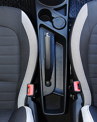 포토 JPG 해외이미지 손 디자인 실루엣 스포츠 의자 교통시설 자동차 실내 손잡이 안전 사람없음 내부 가로 운전 긴급 오픈 바퀴 운전사 고급 닫기 주차 브레이크 땅 속도 승객 기어 계기판 그만 속도계 제어 해외포토 직업 육상교통 가구 교통 컨셉 모션 촬영기법 신체부위 시설 파일형식 이미지허브