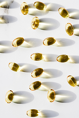 포토 JPG 해외이미지 사람없음 알약 노란색 건강관리 흰색 낟알 영양제 오메가 항생제 해외포토 컬러 건강 관리 약 파일형식 이미지허브