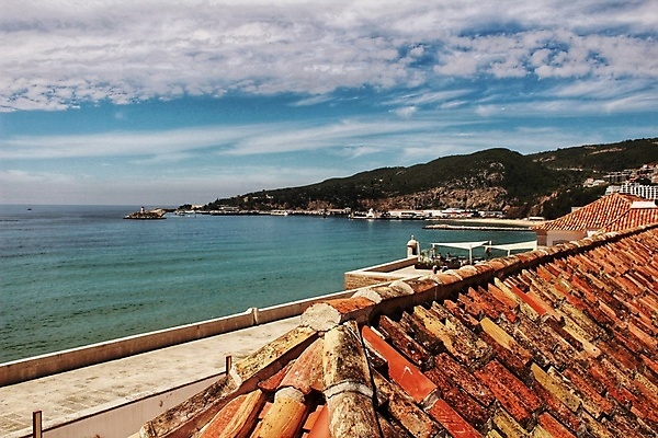 포토 JPG 해외이미지 외관 유럽 바다 건축양식 창문 자동차 자연 하늘 지붕 거리 주택 풍경 사람없음 야외 건물 관광지 도시풍경 컬러풀 갈색 마을 고요 달 도시 성 역사 저녁 포르투갈 타운 대서양 리스본 옛날 해외포토 자연요소 건축물 건축 나라 육상교통 컬러 여행 야간 생태계 파일형식 이미지허브