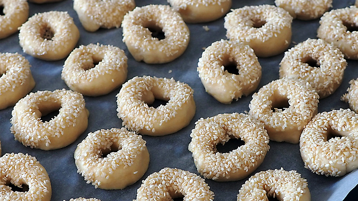 포토 JPG 해외이미지 전통 음식 빵 백그라운드 디저트 함께함 건강 씨앗 사람없음 갈색 쌓기 식사 빵집 흰색 신선 반지 원형 달콤 맛 아침식사 밀 굽기 깨 베이글 고립 페스츄리 튀르키예 해외포토 도형 식물 아시아 컬러 컨셉 식재료 장신구 모션 곡류 상점 조미료 구이 파일형식 이미지허브