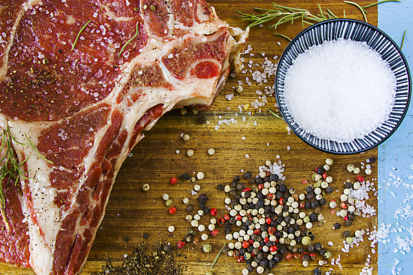 포토 JPG 해외이미지 음식 백그라운드 재료 탁자 양파 뼈 건강 육류 스테이크 요리 비프스테이크 사람없음 목재 빨간색 하이앵글 주방 검은색 식사 저녁식사 소고기 흰색 신선 그릴 상품 정상 바비큐 자르기 굽기 향신료 준비 날것 소금 후추 로즈메리 단백질 생식 카피스페이스 해외포토 나무 뷰포인트 컬러 가구 채소 식재료 모션 주방용품 서양음식 공백 구이 허브 영양소 향미료 파일형식 이미지허브