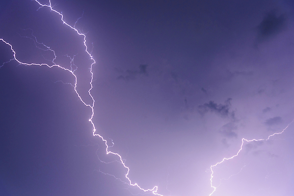 포토 JPG 해외이미지 구름 백그라운드 자연 하늘 날씨 풍경 사람없음 빛 검은색 어둠 힘 에너지 야간 위험 번개 볼트 폭풍 뇌우 스트라이크 폭풍우 해외포토 자연요소 컬러 컨셉 공구 비_날씨 자연재해 생태계 파일형식 이미지허브