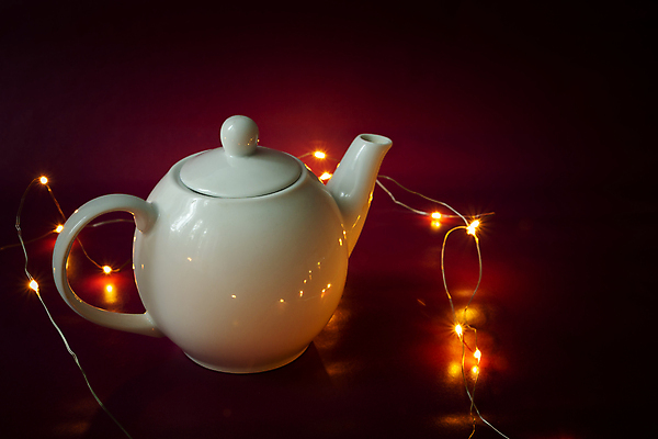 포토 JPG 해외이미지 1 디자인 커피 백그라운드 컨셉 크리스마스 패턴 주전자 휴가 조명 사람없음 장식 빛 식당 흰색 도자기 닫기 찻주전자 오브젝트 서비스 싱글 복고 빛망울 백자 해외포토 기념일 음료 컬러 무늬 모션 주방용품 상점 파일형식 이미지허브