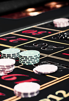 포토 JPG 해외이미지 사람없음 아웃포커스 트럼프 포커칩 도박 카지노 포커 해외포토 촬영기법 놀이용품 게임 파일형식 이미지허브