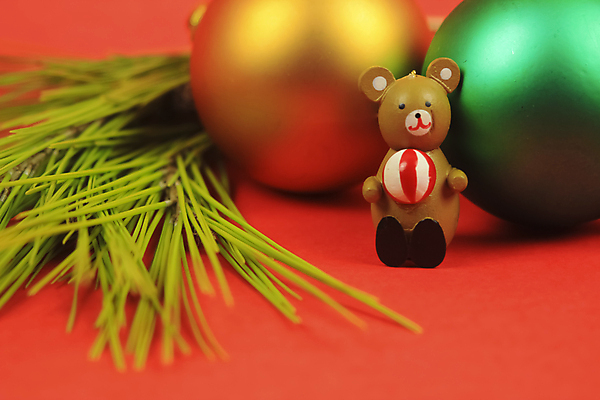 포토 JPG 해외이미지 나무 전통 디자인 계절 열매 리본 백그라운드 크리스마스 겨울 공 곰 휴가 매달리기 사람없음 목재 장식 빨간색 초록색 빛 반짝임 컬러풀 장난감 축제 장식볼 수확 나뭇가지 축하 소나무 화려 황금 12월 복고 공상 전나무 방식 해외포토 식물 동물 기념일 컬러 컨셉 농업 재료 포유류 모션 날짜 파일형식 이미지허브