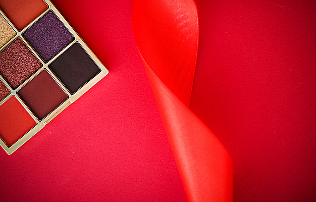 포토 JPG 해외이미지 리본 사람없음 화장품 화려 팔레트 오브젝트 눈화장 아이섀도 빨간배경 섀도우팔레트 해외포토 백그라운드 컨셉 빨간색 화장 뷰티 파일형식 이미지허브