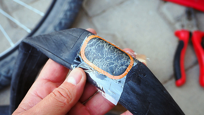 포토 JPG 해외이미지 스포츠 백그라운드 부분 사람없음 자전거 장비 흰색 공구 바퀴 플랫 수리 순환 타이어 고정 튜브 고무 펌프 유지 깨짐 바이킹 해외포토 컬러 컨셉 모션 바이크 도구 파일형식 이미지허브