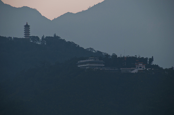 포토 JPG 해외이미지 아시아 호수 자연 아침 산 사람없음 물 파란색 탑 중국 거울 사찰 대만 천국 해외포토 주간 자연요소 건축물 나라 컬러 종교건축 생태계 파일형식 이미지허브