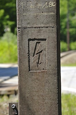 포토 JPG 해외이미지 사람없음 쪽지 힘 에너지 손전등 위험 번개 심볼 소재 볼트 경고문 전압 현재 공급 해외포토 컨셉 날씨 조명 경고 공구 파일형식 이미지허브