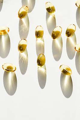 포토 JPG 해외이미지 사람없음 알약 노란색 건강관리 흰색 낟알 영양제 오메가 항생제 해외포토 컬러 건강 관리 약 파일형식 이미지허브