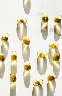 포토 JPG 해외이미지 사람없음 알약 노란색 건강관리 흰색 낟알 영양제 오메가 항생제 해외포토 컬러 건강 관리 약 파일형식 이미지허브