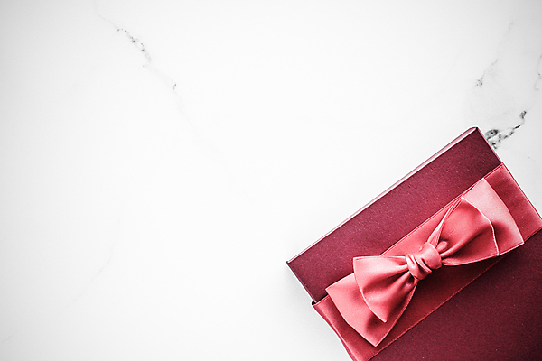 포토 JPG 해외이미지 리본 실내 사람없음 선물상자 상자 오브젝트 흰배경 대리석 카피스페이스 해외포토 백그라운드 재료 선물 내부 공백 흰색 파일형식 이미지허브