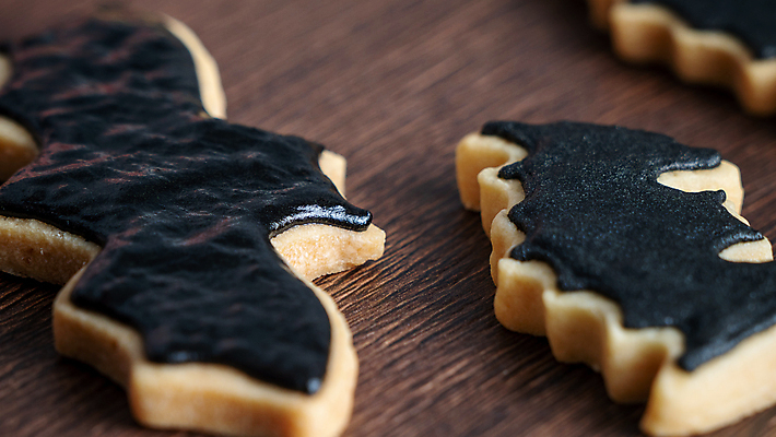 포토 JPG 해외이미지 디저트 요리 사람없음 쿠키 할로윈 달콤 박쥐 나무탁자 프로스팅 해외포토 음식 포유류 탁자 맛 제빵 파일형식 이미지허브