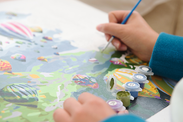 포토 JPG 해외이미지 손 들기 신체부위 붓 색칠 그리기 해외포토 모션 사람 파일형식 이미지허브