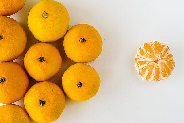 포토 JPG 해외이미지 음식 조각 백그라운드 잎 다이어트 오렌지 과일 부분 자연 디저트 귤 건강 사람없음 하이앵글 노란색 주스 흰색 신선 원형 그룹 달콤 맛 자르기 피부 흰배경 유기농 원예 날것 내추럴 고립 숙성 채식주의자 해외포토 도형 식물 웰빙 음료 뷰포인트 컬러 컨셉 모션 취미 신체부위 생태계 채식 파일형식 이미지허브