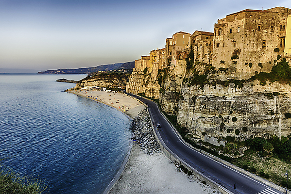 포토 JPG 해외이미지 유럽 모래 파도 바다 여행 자연 휴가 휴식 풍경 사람없음 물 여름 파란색 뷰티 여행객 맑음 이탈리아 흰색 만 지중해 그림 파라다이스 해외포토 자연요소 계절 나라 컬러 컨셉 날씨 사람 생태계 파일형식 이미지허브