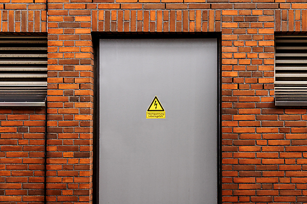 포토 JPG 해외이미지 아이콘 산업 백그라운드 독일 경고 안전 사람없음 파란색 울타리 노란색 문 금속 검은색 힘 에너지 정보 죽음 보호 위험 번개 심볼 서비스 사인 잠금 보안 충격 경고문 경보 변압기 전압 주목 해외포토 유럽 컬러 컨셉 재질 날씨 담장 파일형식 이미지허브