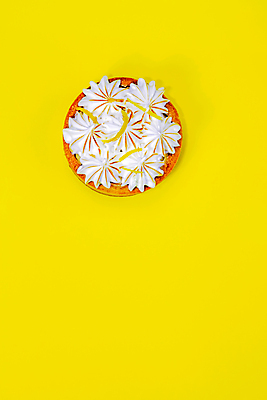 포토 JPG 해외이미지 전통 음식 백그라운드 패턴 휴가 휴식 디저트 귤 건강 요리 사람없음 장식 노란색 케이크 빵집 흰색 대접 신선 달콤 맛 설탕 레몬 크림 상쾌 유기농 추수감사절 고립 머랭 타르트 페스츄리 핸드메이드 카피스페이스 해외포토 웰빙 감정 기독교 빵 컬러 컨셉 무늬 과일 상점 공백 파이_빵 파일형식 이미지허브