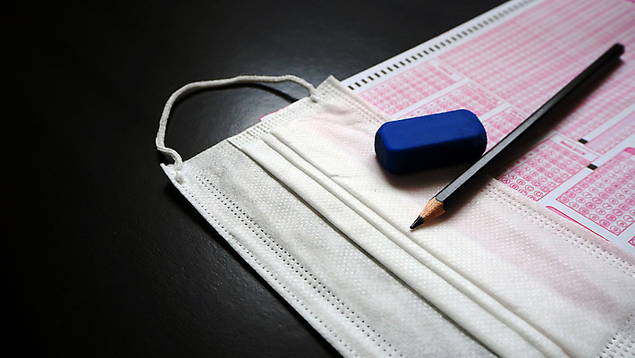 포토 JPG 해외이미지 학생 교육 과학 백그라운드 컨셉 교실 학교 병원 사람 사람없음 약 웹 시험 바이러스 졸업장 대학교 온라인 기간 증명서 해외포토 인터넷 졸업 의학 파일형식 이미지허브