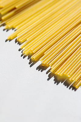 포토 JPG 해외이미지 실내 그림자 사람없음 노란색 흰배경 스파게티면 해외포토 컬러 백그라운드 내부 흰색 면류 파일형식 이미지허브